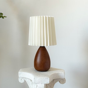 Small Wooden Table Lamp, Fabric Pleated Shade 110-240V, For Bedroom Kitchen Living Room Rustic Decor, Vintage Japandi Nightstand Lights