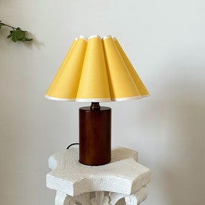 Handmade Wooden Pillar Table Lamp, Yellow Fabric Pleated Petal Shade 110-240V For Bedroom Living Room Kitchen Retro Cozy Decor Japandi Lamp