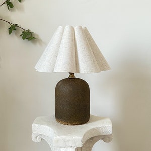 Handmade Ceramic Stoneware Table Lamp 110-240v Vintage Linen Fabric Petal Pleated Shade, Bedroom Living Room Kitchen Retro Cozy Decor