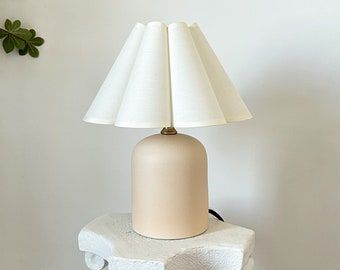 Handgemaakte vintage stijl beige keramische tafellamp 110-240v stof geplooide bloemblaadje lampenkap slaapkamer woonkamer keuken retro gezellig nachtkastje decor