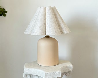 Linen Fabric Pleated Petal Lampshade Vintage Style Beige Ceramic Base Table Lamp 110-240v, Bedroom Living Room Kitchen Retro Bedside Decor