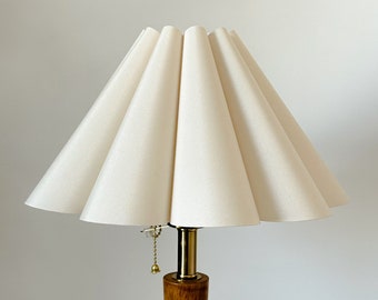 Paralume pieghettato fatto a mano Beige Illuminazione calda per lampade da tavolo Lampada a sospensione Paralumi in tessuto PVC Petalo Decorazione per la casa