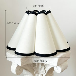 Abat-jour plissé avec garniture noire blanche, éclairage chaud pour lampes de table, suspension, abat-jour pétale en tissu PVC, décoration de lampe d'ameublement image 3