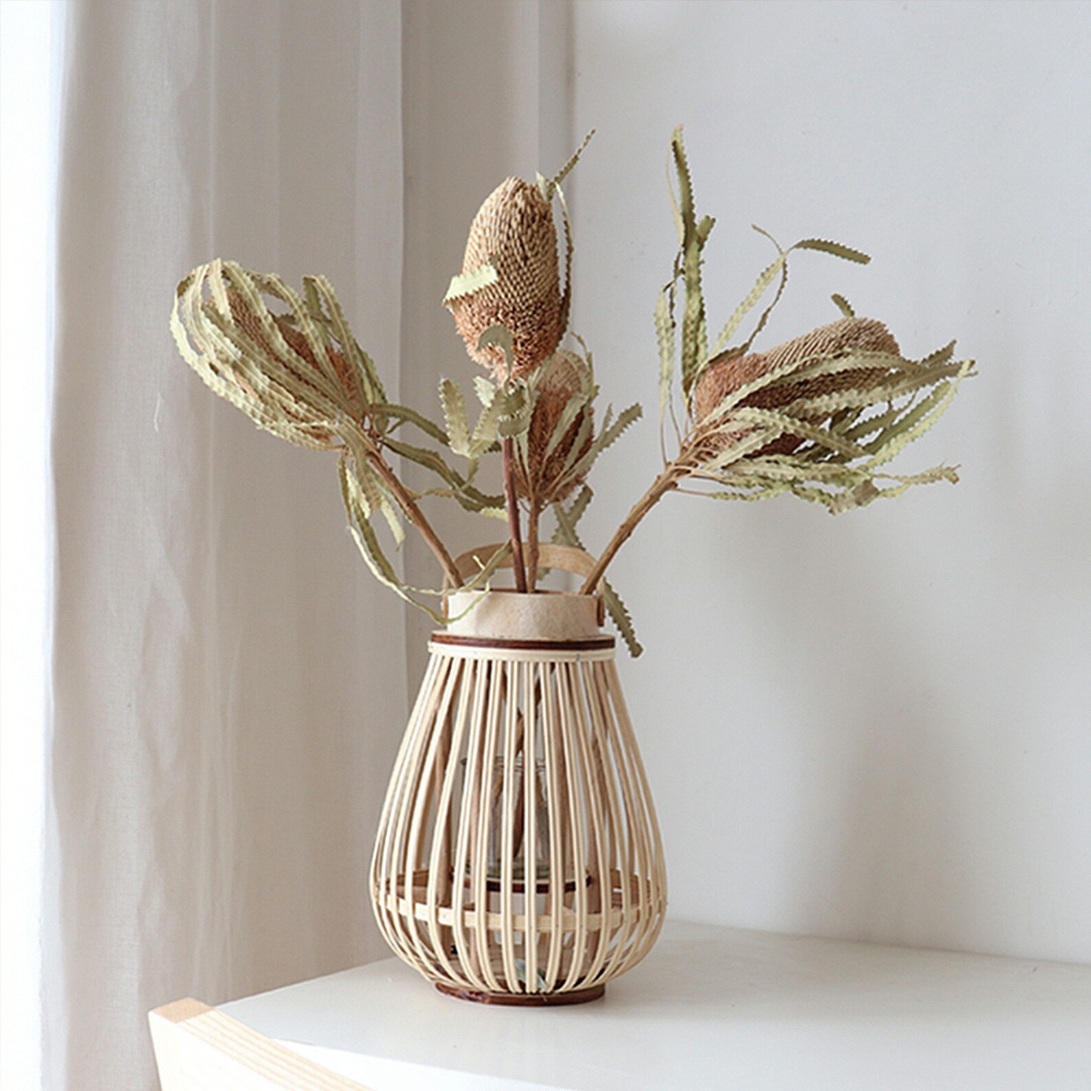Rustic Woven Vase: Embracing Nature's Elegance
