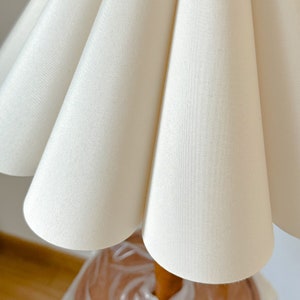 Abat-jour plissé fait main Beige éclairage chaud pour lampes de table suspension lumineuse en tissu PVC, abat-jour pétales d'ameublement, décoration de lampe image 5