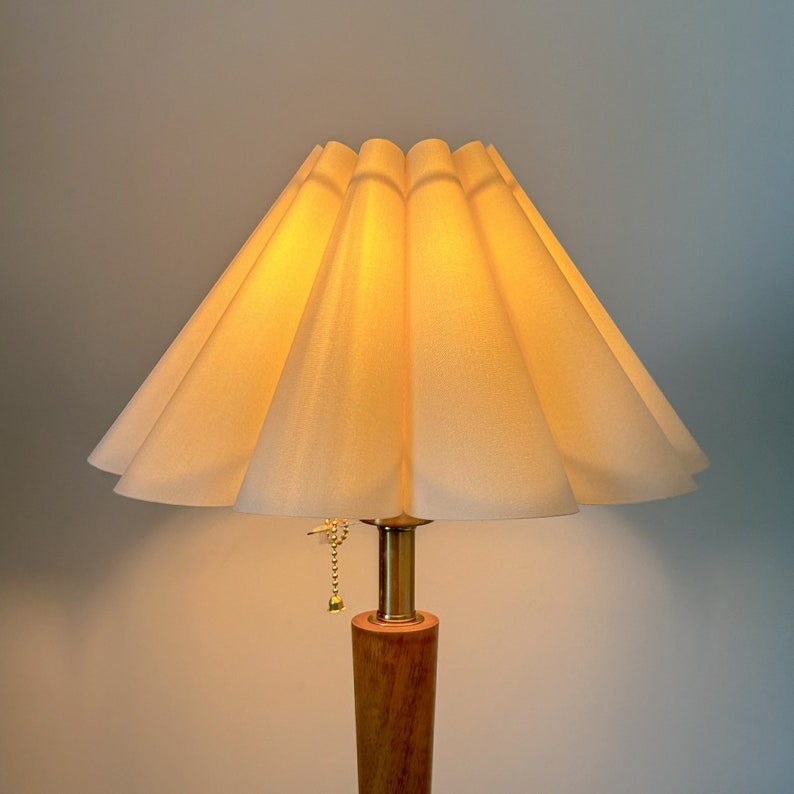 Abat-jour plissé fait main Beige éclairage chaud pour lampes de table suspension lumineuse en tissu PVC, abat-jour pétales d'ameublement, décoration de lampe image 3