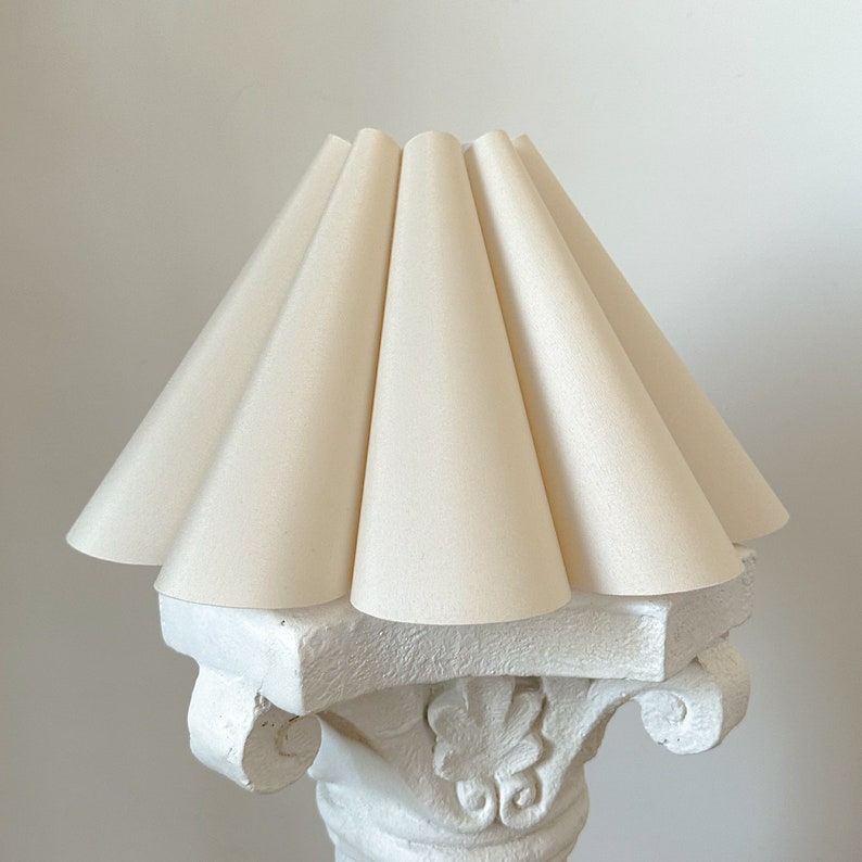 Handmade Pleated Lampshade Beige Warm Lighting For Table Lamps Pendant Light PVC Fabric Petal Shades Home Furnishing Lamp Decor S Dia 10.8"x H 5.7"