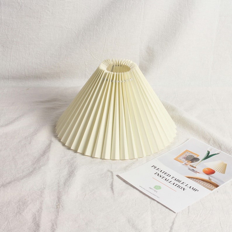Pantalla plisada para lámparas de mesa y lámparas colgantes Cream