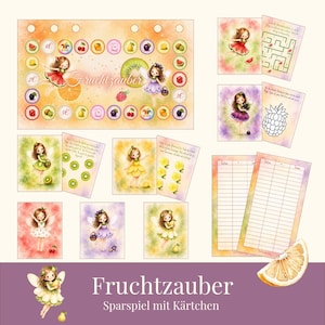 Op de afbeelding: Een bordspelset getiteld Fruchtzauber met een rechthoekig speelbord met fruitillustraties, feeënfiguren en valutasymbolen. Bevat meerdere geïllustreerde kaarten met doolhoven, kleuractiviteiten en twee scorebladen voor het bijhouden van punten.