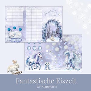 Könnte beinhalten: Ein Fantasy-Spielkartenset mit Illustrationen eines schlafenden Fuchses, eines Einhorns, eines Drachen und eines Kaninchens auf einem Schlitten. Der Text "Fantastische Eiszeit" wird zusammen mit anderem deutschen Text angezeigt. Die Farbpalette umfasst Blau-, Lila- und Weißtöne.