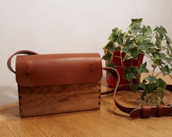 Wooden and leather handbag