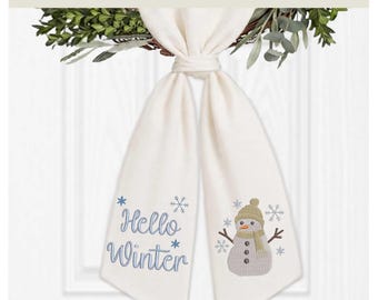 Hola, diseño de bordado de muñeco de nieve de invierno para guirnalda o decoración navideña de puertas (archivo digital).