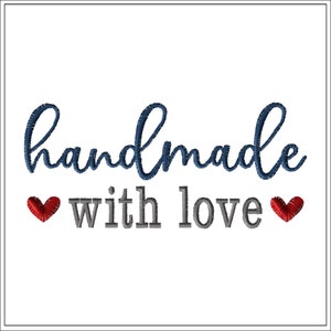 Puede incluir: Texto "Handmade with love" en escritura cursiva azul con dos corazones rojos a cada lado del texto. Las palabras "with love" están en gris.
