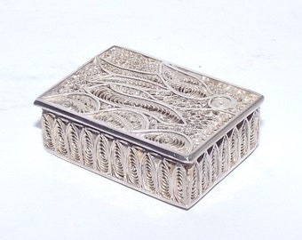 vintage/ Antique Filigree SOLID SILVER Box, Ring Box, Trinket Box, Continental c1945