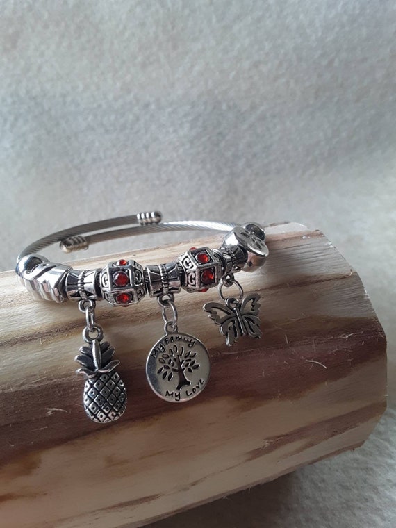 Adorable "My Family, My Love" Charm Bracelet