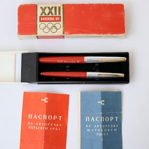 Conjunto vintage de caneta tinteiro e caneta esferográfica Moskow 80 na caixa original, Fábrica Soyuz (União) URSS década de 1970