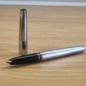 Pluma estilográfica vintage Soyuz (Unión) AP-95 con plumín de oro de 14 quilates. Fabricada en la URSS en la década de 1980. imagen 1