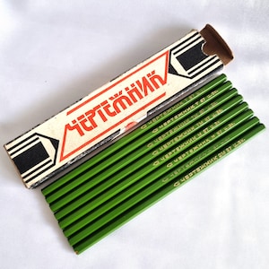 Zestaw 8 profesjonalnych ołówków dla inżynierów "Czertejnik" z lat 80. ZSRR