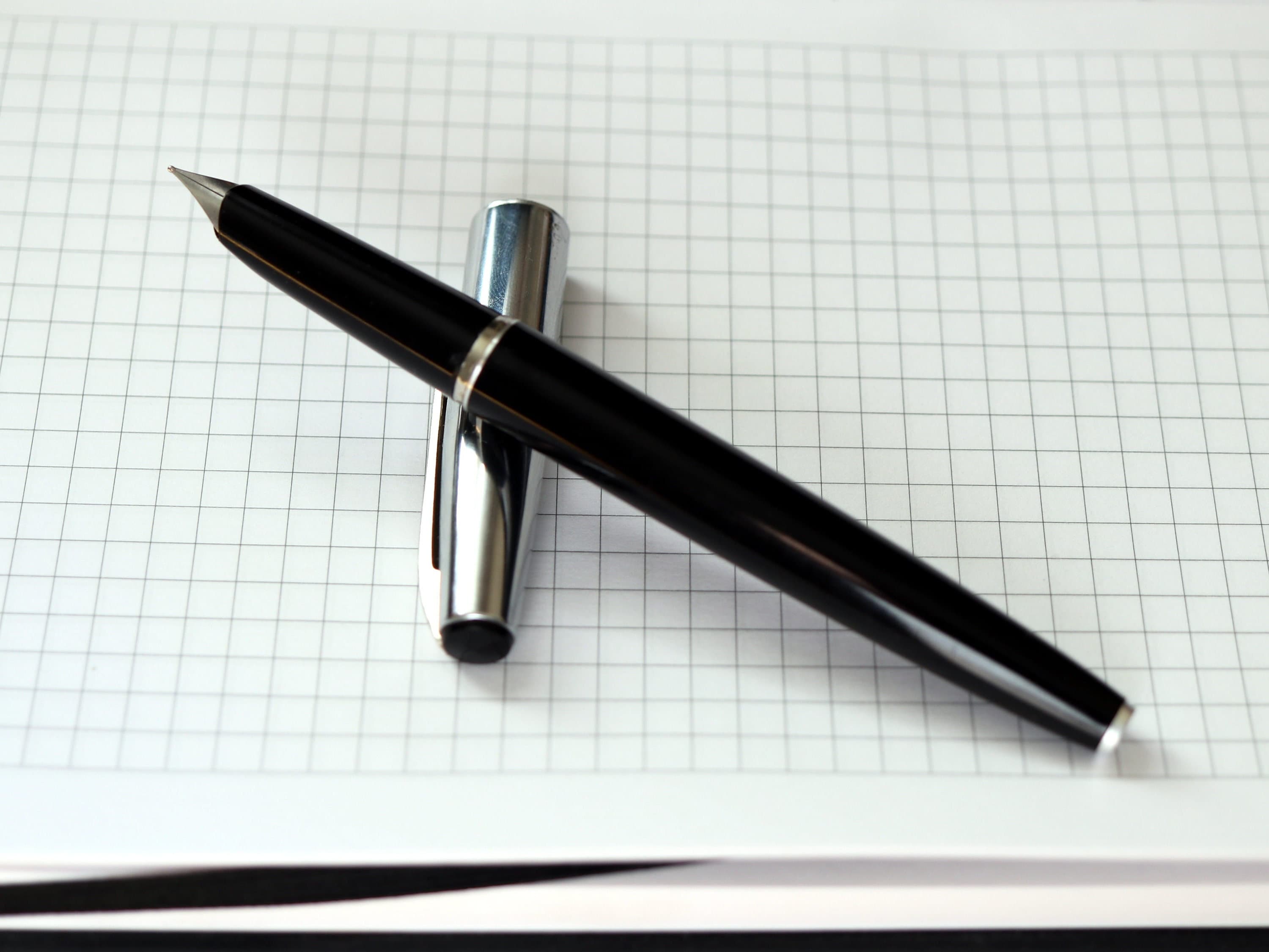 ヴィンテージ　太くてやや大きな万年筆　昭和 ビンテージ　筆記確認済　使用可能 ヴィンテージ 太くてやや大きな万年筆 昭和 ビンテージ 筆記確認