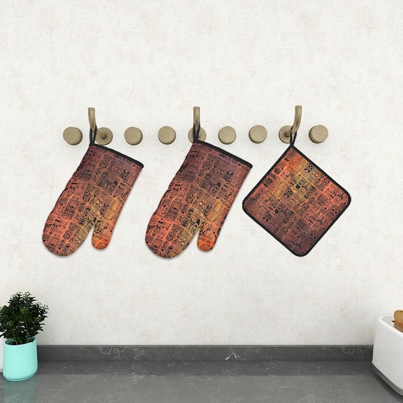Fun retro Tiki kitchen gift set! Includes 2 oven mitts & pot holder. A unique mid century modern cooking gift for birthdays, housewarmings