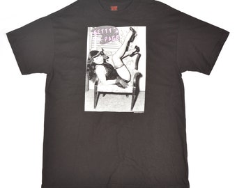 fashion victim betty page tシャツ 90s Bettie Page Fashion Victim T-shirt – Reware Vintage