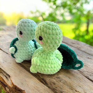 Virkad Cheeky Turtle-plysch med avtagbart skal: Mini Amigurumi