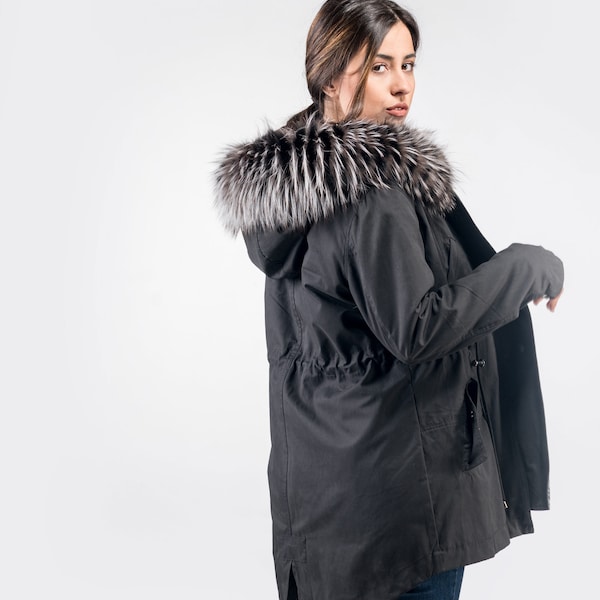 Parka noire à capuche/capuche renard argenté/fait main/luxe/parka/femme/fourrure mode/cadeau/par Askio mode fourrures