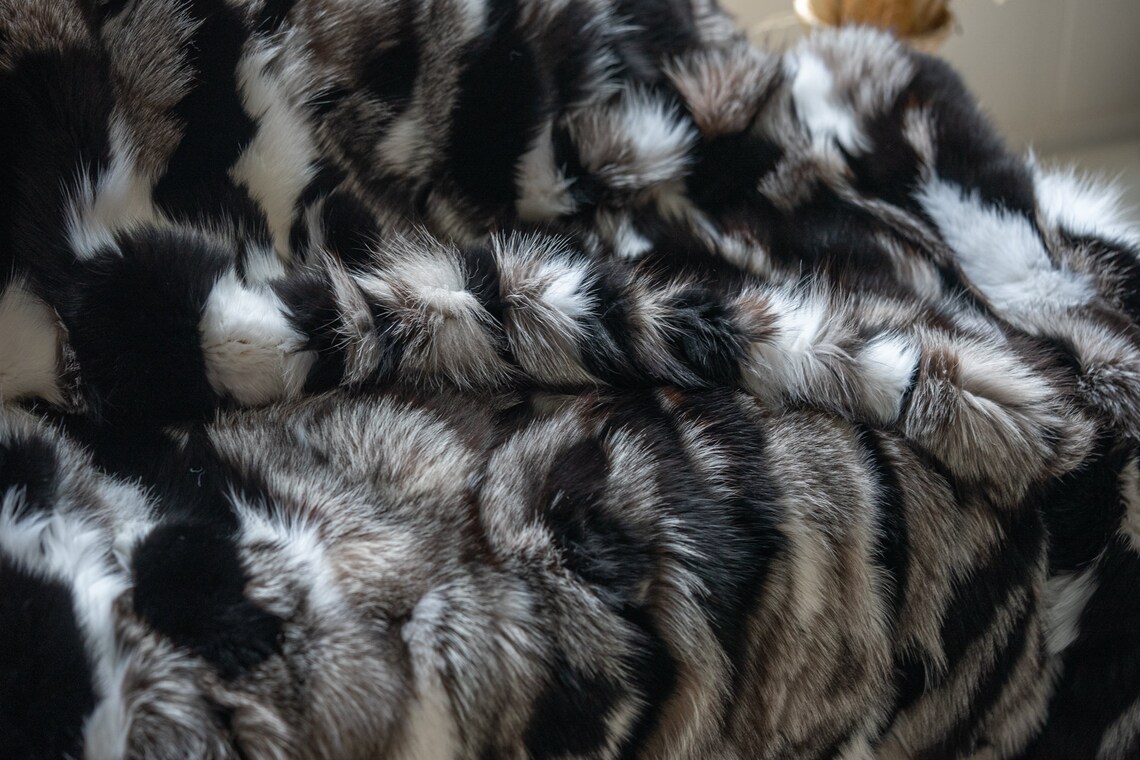 Real Fox Throw Blanket/modern Elegant/fur Throw Blanket/white Black