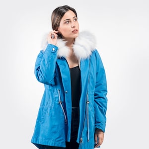 Lussuoso Parka azzurro con cappuccio/con fodera in visone di velluto bianco//Nuovo di zecca/Cappotto da donna/Regalo per lei/di Askio Pellicce alla moda