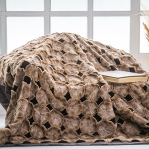 Lyxig filt i sobelpäls: Daisy Design
