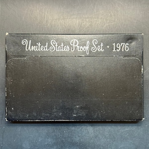 Beautiful 1976 US Mint Proof Set in Box