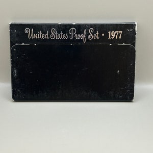 Beautiful 1977 US Mint Proof Set in Box   !!