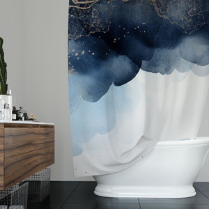 Boho douchegordijn, abstract stoffen gordijn, marineblauw hemelsblauw, wit, wolken aquarel, ombre eenvoudig minimalistisch, modern badkamerdecor