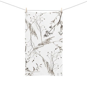 Boho Hand Towel, Floral White Gray Beige, Hygge Wild Nature, Earthy Cottagecore Watercolor Stylish Nature, Kitchen Bathroom Spa Towel