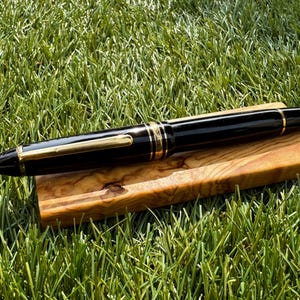Olive Wood Thin Pen Stand