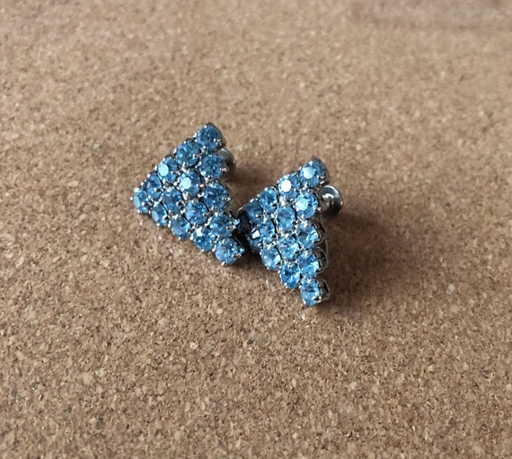 Blue rhinestone triangle earrings screw on - image 4