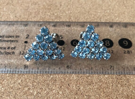 Blue rhinestone triangle earrings screw on - image 7