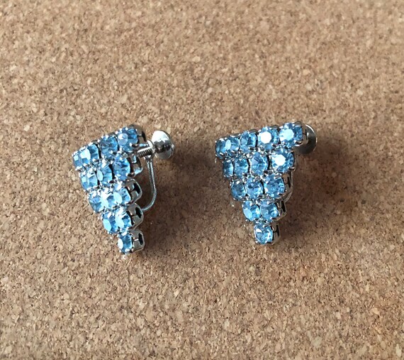 Blue rhinestone triangle earrings screw on - image 6