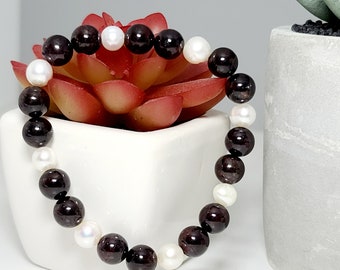 Red Garnet and Freshwater Pearl Beaded Bracelet