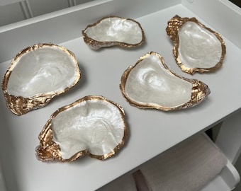 gold and pearl oyster ring dish (medium) / beach home decor / engagement gift / bridesmaid gift / bridal gift | trinket dish