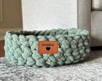 Personalized Cat Bed with Custom Pet's Name - Chunky Knit Pet Nest, Machine Washable Kitten Sleeping Spot, Handmade Small Dog Bed, Bunny Bed