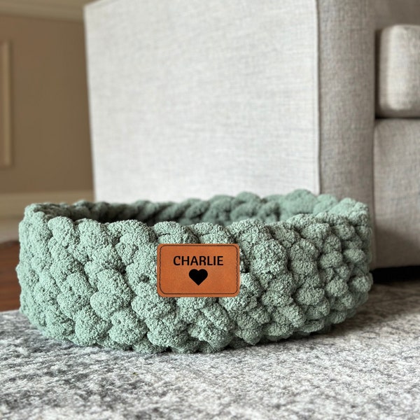 Personalized Cat Bed with Custom Pet's Name - Chunky Knit Pet Nest, Machine Washable Kitten Sleeping Spot, Handmade Small Dog Bed, Bunny Bed