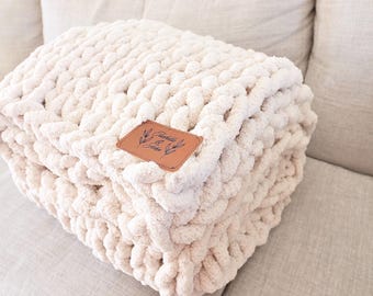 Personalized Chunky Knit Blanket, Second Cotton Wedding Anniversary Gift for Couples, Handmade Monogrammed Newlyweds Present