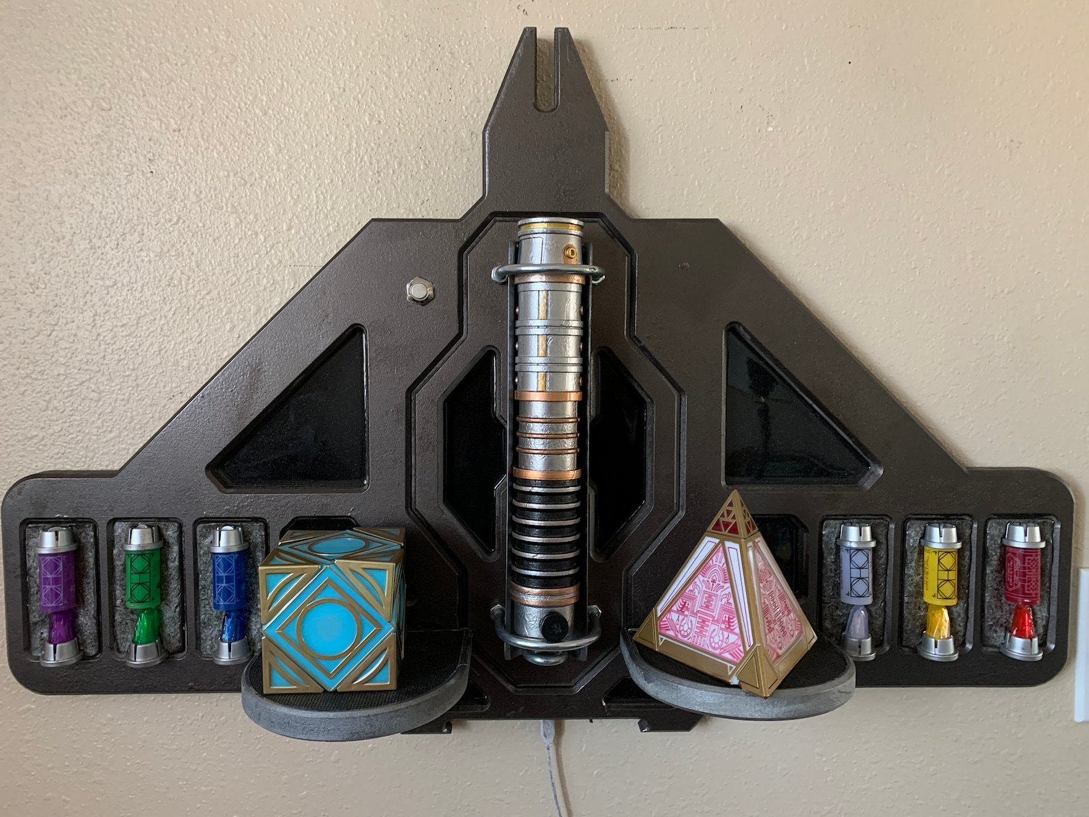 SaberWing Lightsaber Holocron and Kyber Crystal Display / Etsy