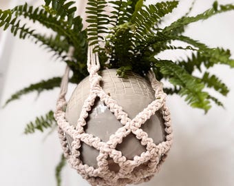 Macrame Blumenampel aus Baumwollseil – Handgemachter Pflanzentopf Halter, Boho Wanddeko für Zimmer & Balkon