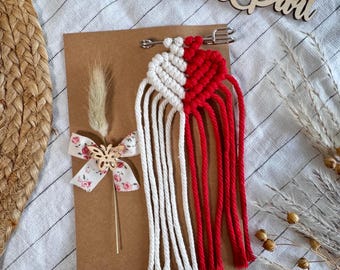 Traditionell Mărțișor – med en modern twist | Makrame brosch
