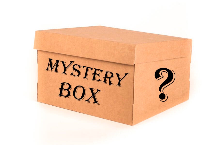 Give that box me. Give that box me. Передает коробку. Give that box me. Счастливый получатель пакета картинка.