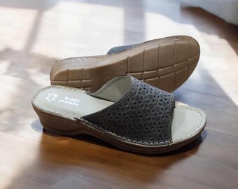 Sandalias de cuña de cuero hechas a mano / Sandalias cómodas con recortes florales