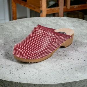 Beautiful  fashionable and comfortable red with white dots women&#39;s hand-made leather clogs Little Red Riding Hood&#39;s boots