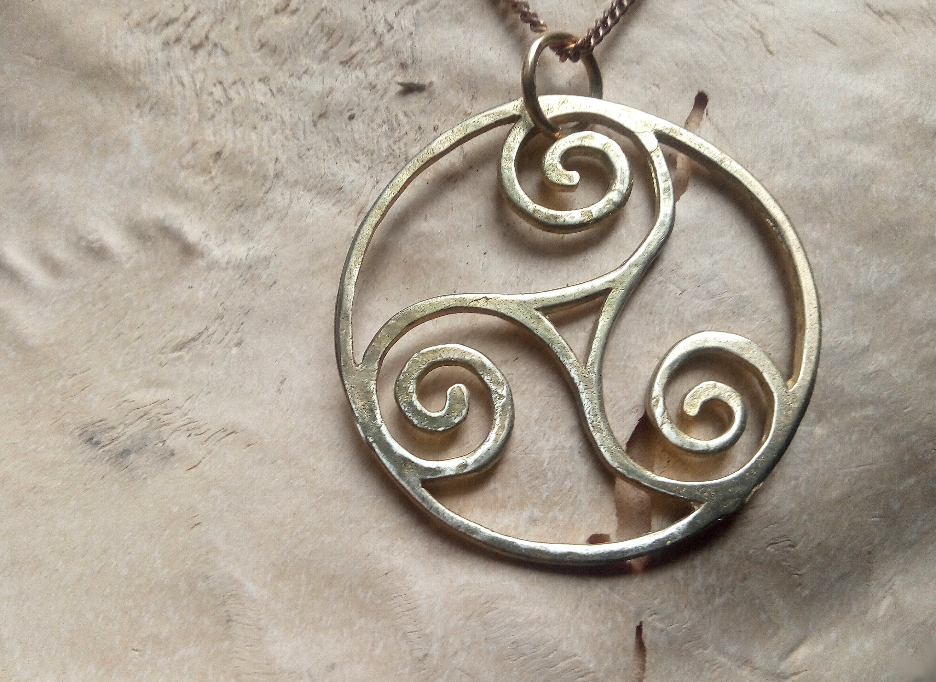 Ciondolo Simbolo Sacro Celtico Triskele in ottone - Etsy Italia